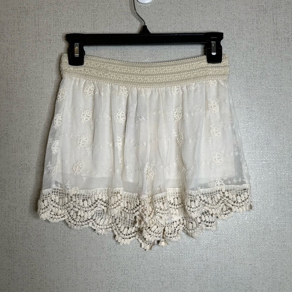 Orange Creek Cream Lace Shorts NWOT - Picture 1 of 8